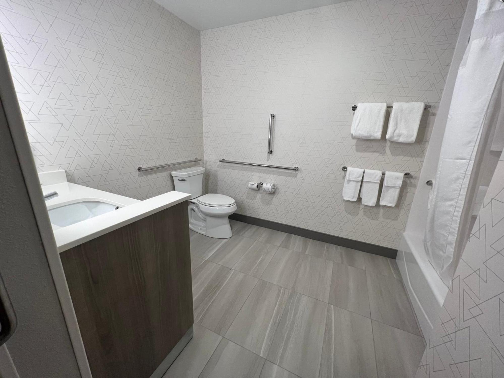 Holiday Inn Express & Suites - Tomah By Ihg מראה חיצוני תמונה