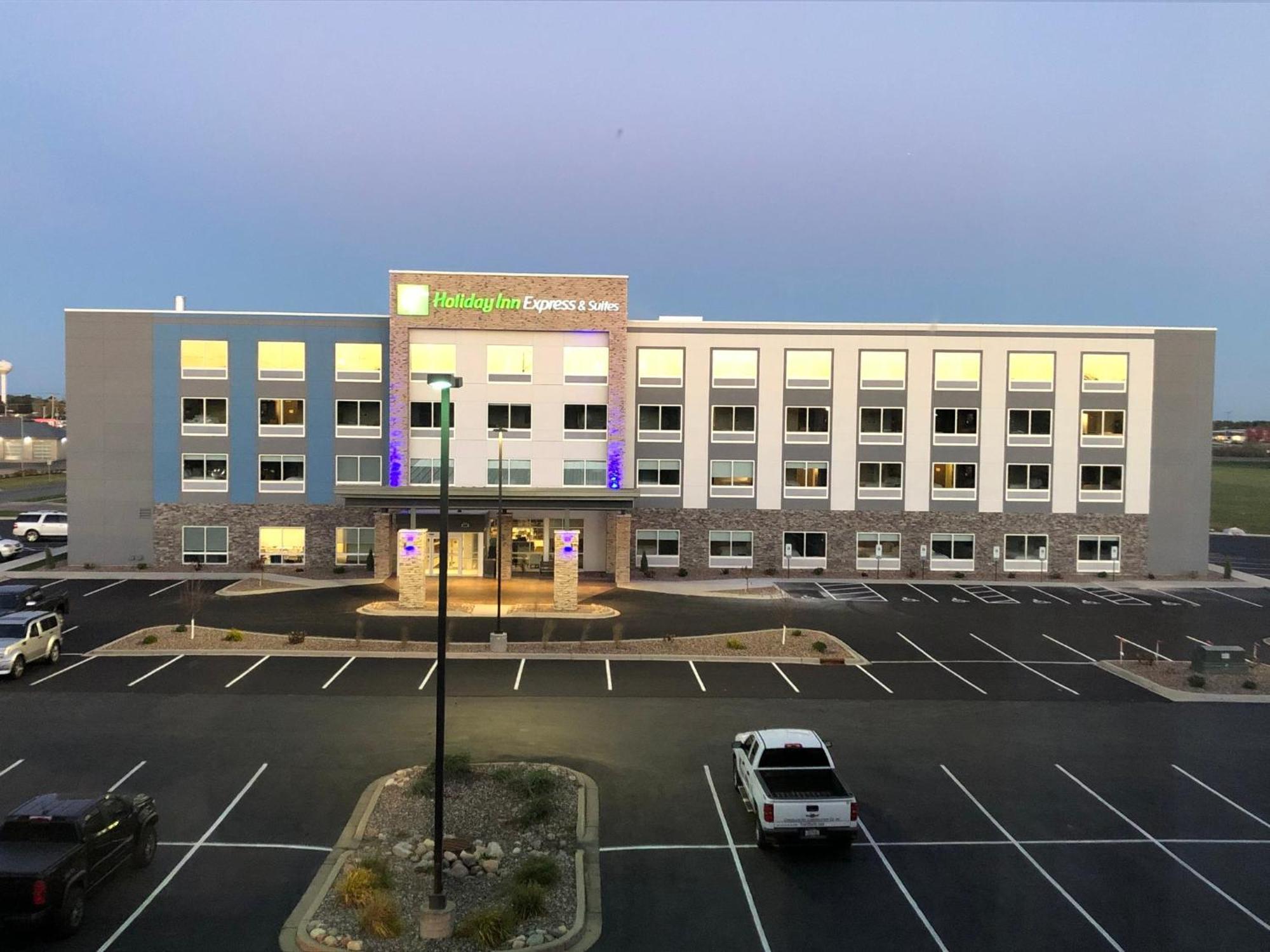 Holiday Inn Express & Suites - Tomah By Ihg מראה חיצוני תמונה